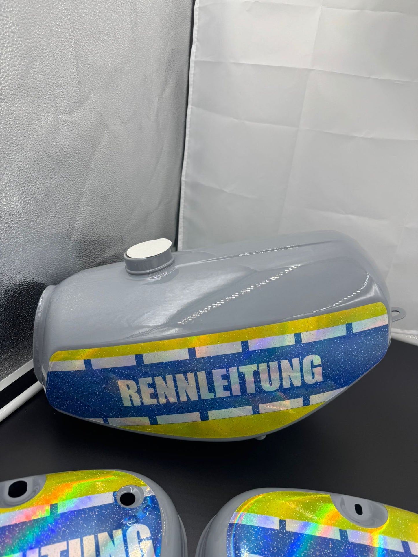RENNLEITUNG Tank / Seitendeckel NEU GRAU