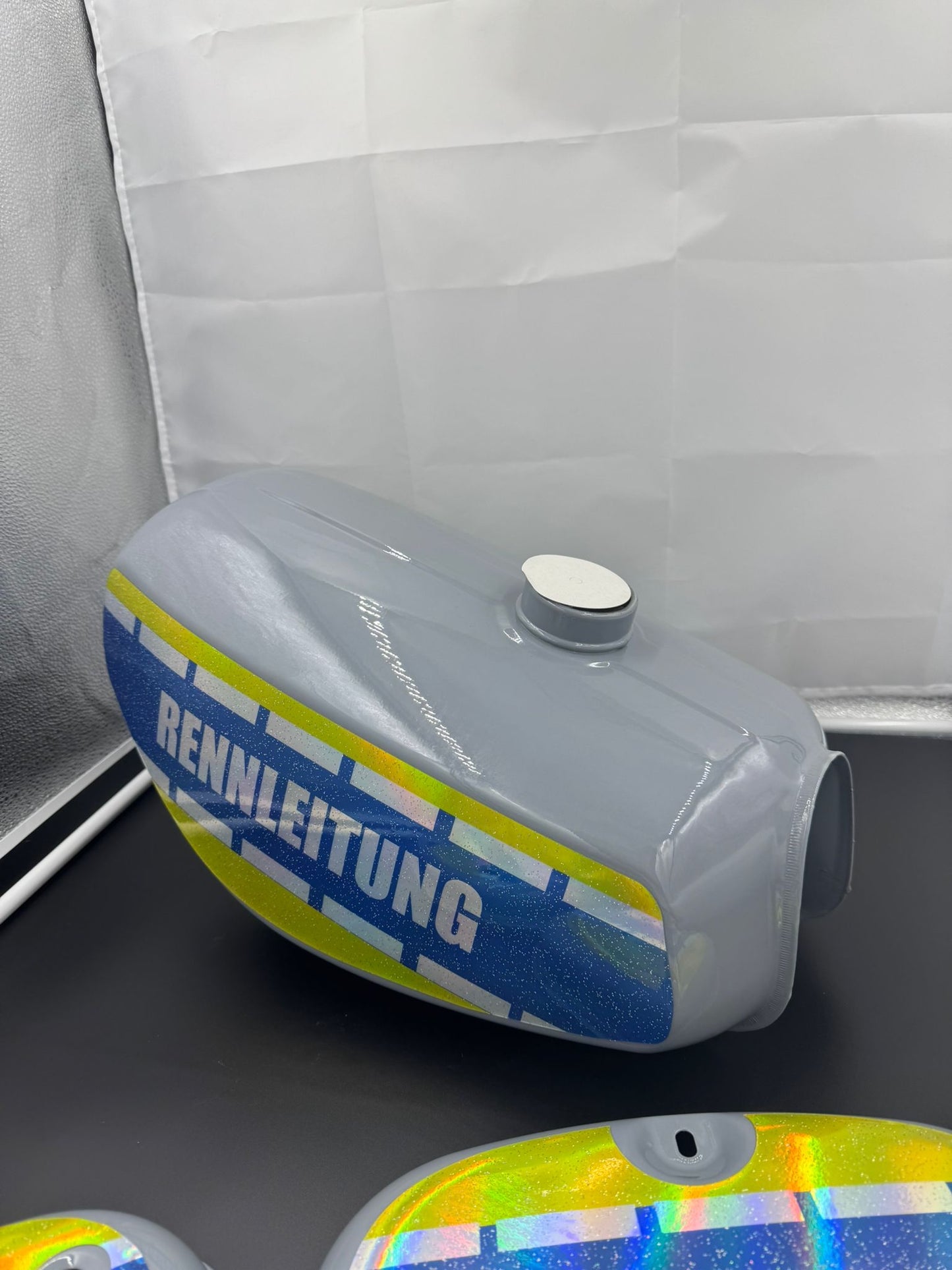 RENNLEITUNG Tank / Seitendeckel NEU GRAU